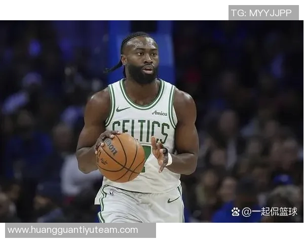 杰伦布朗半场表现不佳仅得10分3板5助攻球队需提升效率